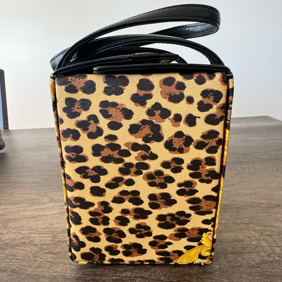 Versace Sunburst & Leopard ☀️ 🐆 - Picture 8 of 9